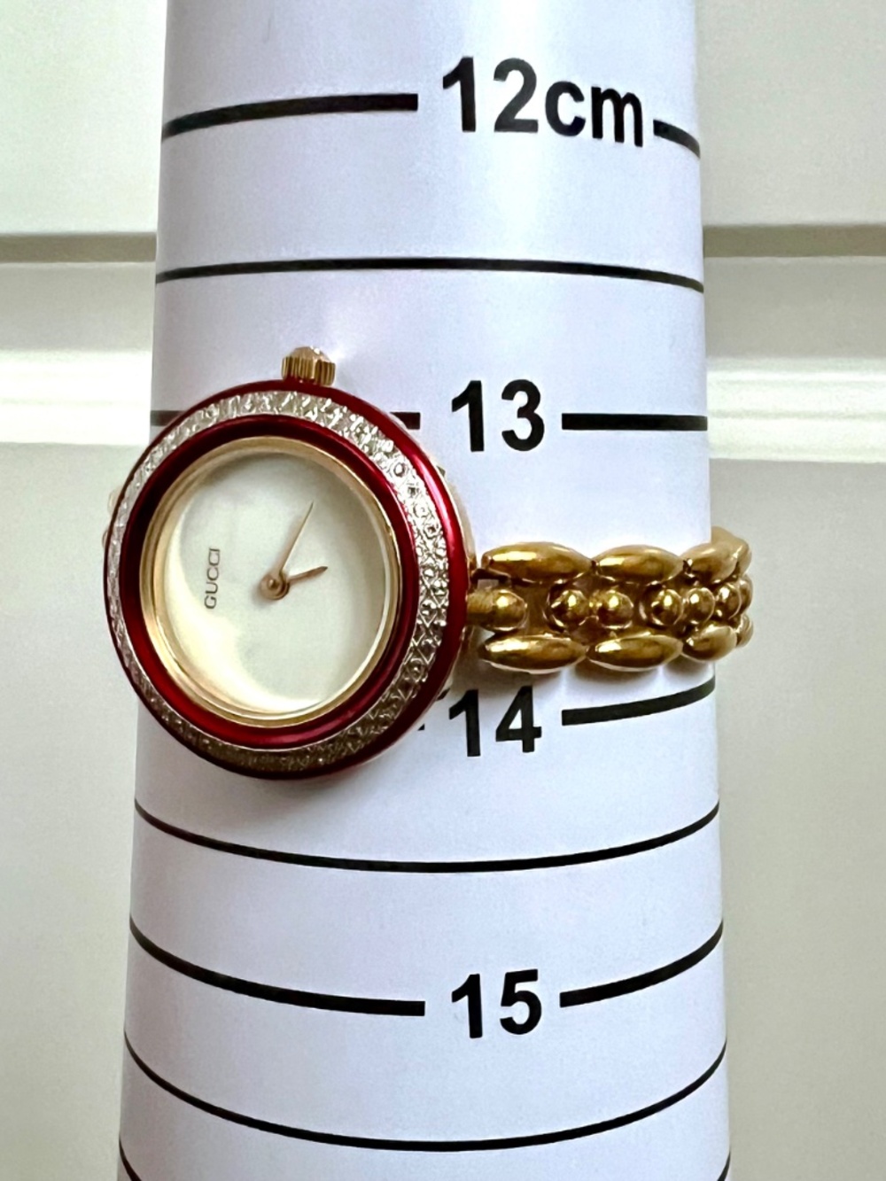 Vintage Gucci 11/12.2 Watch Diamond-Cut Red Bezel + 2 Bonus Bezels - Picture 13 of 14